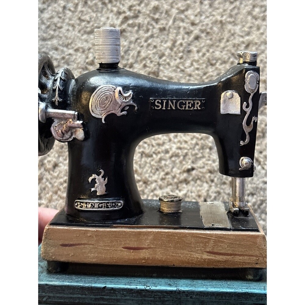 Singer Sewing Machine Coin Bank - Picture 2 of 8